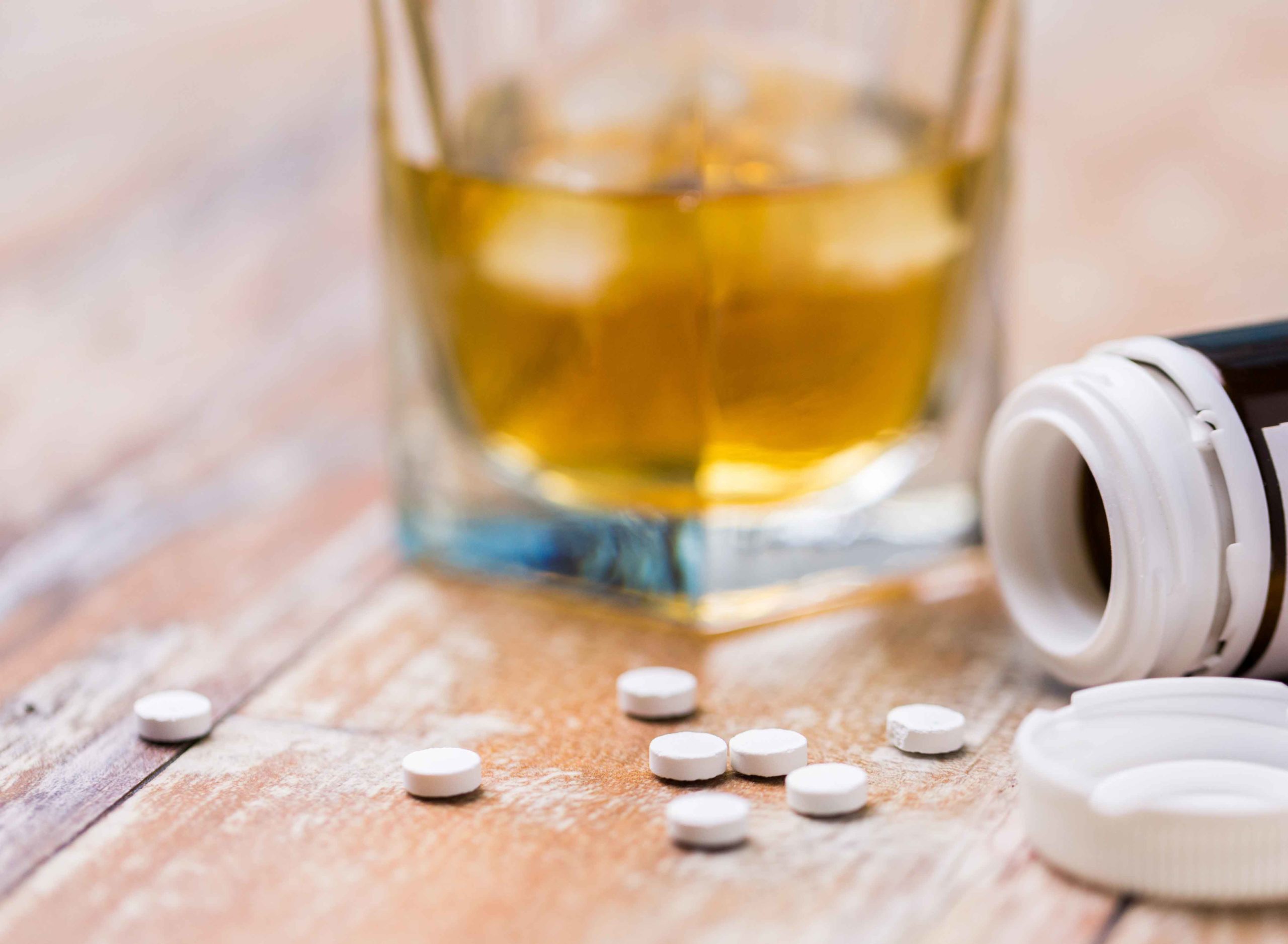 dangers of mixing vicodin and alcohol